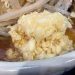 安部製麺所 - 『特中華そば(野菜・ニンニク増し)』のニンニク