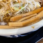 安部製麺所 - 『特中華そば(野菜・ニンニク増し)』のメンマ