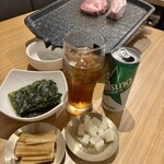 韓国料理 允矢家 - 黒ウーロン茶と大根の酢漬け