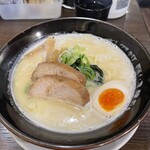 醤油豚骨ラーメン きんいろ - 