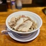 麺屋にぼじ - ★背脂醤油油そば　950円 麺150gなので味玉サービスをお願いしました。 ヤサイ、アブラ普通、ニンニクあり