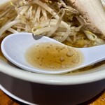 麺屋にぼじ - ラーメンスープは煮干しの旨味、風味はあまり感じられず深みが無い。家庭的な感じ？