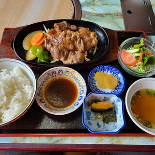 富士 - 料理写真:焼肉定食（牛肉）　1480円