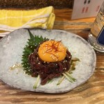 もつ焼き 大統領 - 桜ユッケです