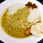 松屋 - 料理写真:ドライグリーンカレーソーセージポテサラ