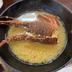 磯料理 かね八寿し - 伊勢海老の頭で味噌汁