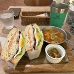 カフェ クリックス - 野菜たっぷりのホワイトチキンサンドイッチ　