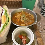 カフェ クリックス - スープとピクルス