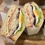 カフェ クリックス - 目玉焼きも入っています