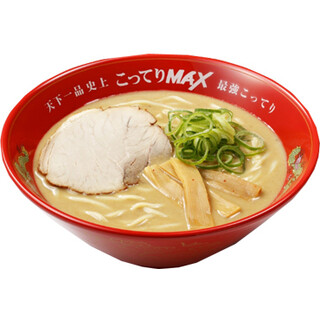 1日16,000kgの鶏がらを使用した"こってり"スープ