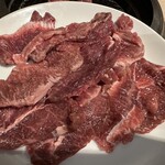肉屋の本格焼肉 黒牛一期 - 和牛ツラミ968円×4。ゼラチン質の旨味が美味しい。
