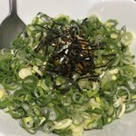 肉屋の本格焼肉 黒牛一期 - ねぎたまご飯638円。タレ多めの焼き肉と合う。