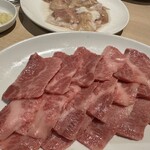 肉屋の本格焼肉 黒牛一期 - 和牛特上カルビ1078円×3、ギアラ638円×2