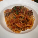 IL VENTO - オイルサーディンとオリーブのトマトソースパスタ