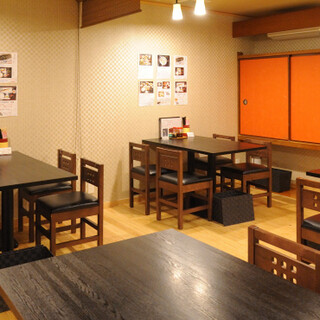 様々な席タイプをご用意！落ち着いた雰囲気の清潔感ある空間◎
