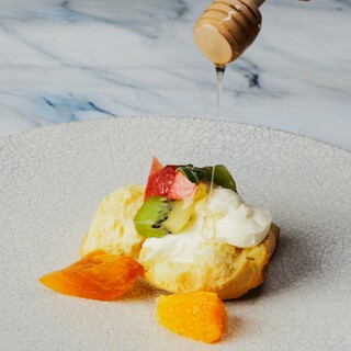 フレッシュチーズ＆生はちみつ食べ放題が人気♪