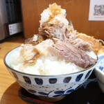 やまどん - 【人気ＮＯ．１本日のダブルマグロ定食】まぐろアゴ肉焼きとまぐろ中落ちコンビ，メアジフライ付 ※メアジフライは別料金，まぐろアゴ肉焼きのせはセルフ