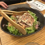 KINKA sushi bar izakaya - ローストビーフサラダ