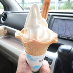 やまどん - おまけ（ソフトクリーム）※「大宮総合食品地方卸売市場」近隣のミニストップで購入，たぬぞう左手