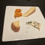 ガストロノミー ジョエル・ロブション - チーズは4種を選び2人でシェア