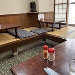 三笠屋 - テーブルは満席だったので今日は小上がりにて