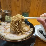 あなたの心を鷲掴み - 鷲掴みとんこつ(お肉たっぷりトッピング)