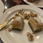 BolBol - バクラヴァ。だだ甘の味覚破壊スイーツなので、必ず最後に食べること。