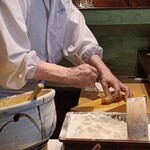 みかわ 是山居 - 松茸を切る！