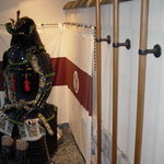 二代目 次郎三郎 - 門の奥で　甲冑がお待ちしております！！
