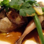 シェ ローズ - フランス産鶉のココット焼き・マデラ風味