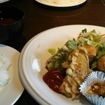 洋食家Ｎｉｓｈｉｄａ - 日替わりランチ  赤だし・ライス・コーヒー付  750円
            