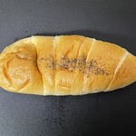 塩パン屋 パン・メゾン - 2025.08.25 (月)    トリュフ塩パン　190円（税込）