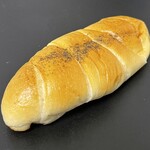 塩パン屋 パン・メゾン - 2025.08.25 (月)    トリュフ塩パン　190円（税込）