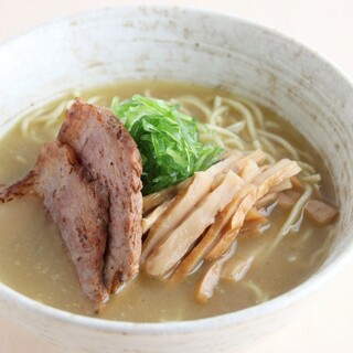 鶏白湯ラーメンに鶏天むす、地鶏を味わい尽くす〆メニュー