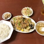 駅前泰陽楼 - 肉野菜炒め定食