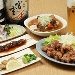 割烹 味とめ - 料理とお酒を並べた写真