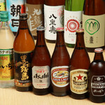 割烹 味とめ - お酒を並べた写真 (2)