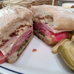 T.Y.HARBOR - プロシュートコットとブリーチーズのチャバタサンド