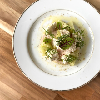 お料理はお酒と相性◎〆にはケーキも楽しめます