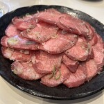 ホルモン家族 かつら - 牛たん