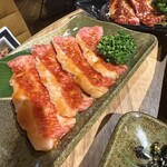 黒毛和牛タンとハラミ 焼肉龍 難波千日前店 - 