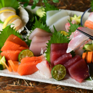 季節の新鮮な魚介類を贅沢に活かしたメニューと沖縄料理が充実！