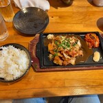 焼肉居酒屋みのわ - みのわの和牛ホルモン定食(910円)