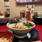 家系ラーメン 王道家直伝 との丸家 - 