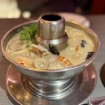 SOMBOON SEAFOOD - スパイシー海老スープ