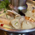 SOMBOON SEAFOOD - このスープめっちゃ美味しいです！