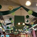 フィネガンズ・バー＆グリル - 店員さんも店内も海外にいる気分になれる