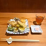 戸隠 つきや - 天ぷら盛り(小)とビール