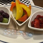 ピザヤ ショーチャン - 自家製トマトのピクルスは飛びます