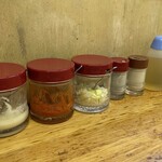 一麺 - 卓上のいろいろ